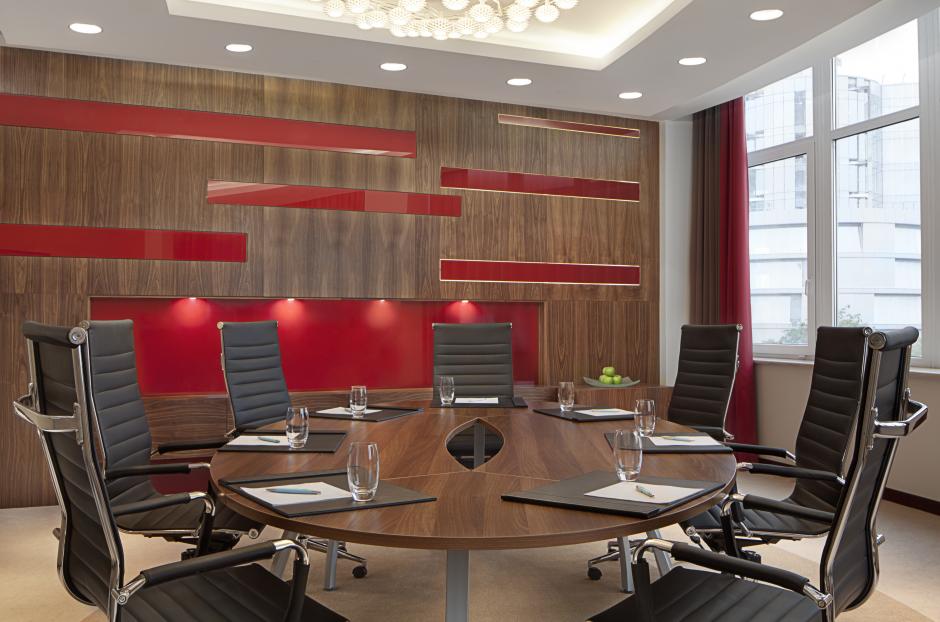 Natural daily sunlight will turn a meeting in the boardroom to a magic.